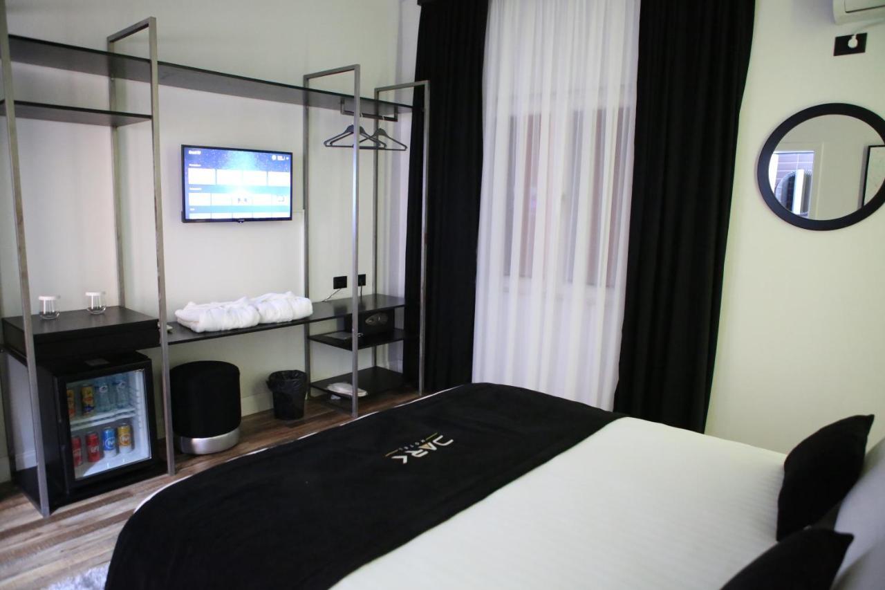 Dark Boutique Hotel Shkoze エクステリア 写真
