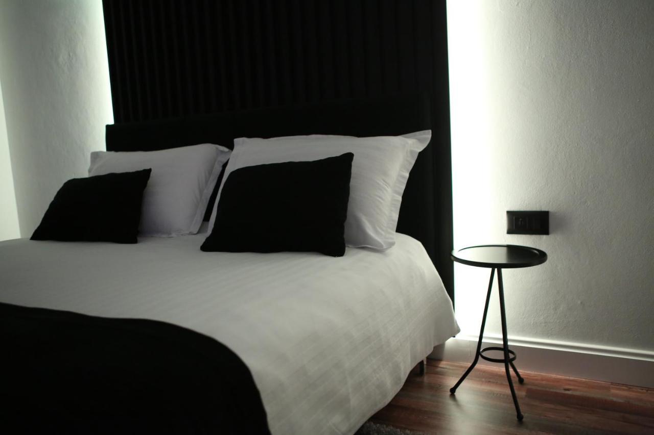 Dark Boutique Hotel Shkoze エクステリア 写真