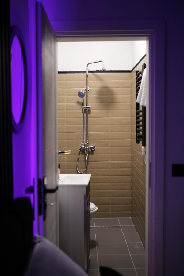Dark Boutique Hotel Shkoze エクステリア 写真