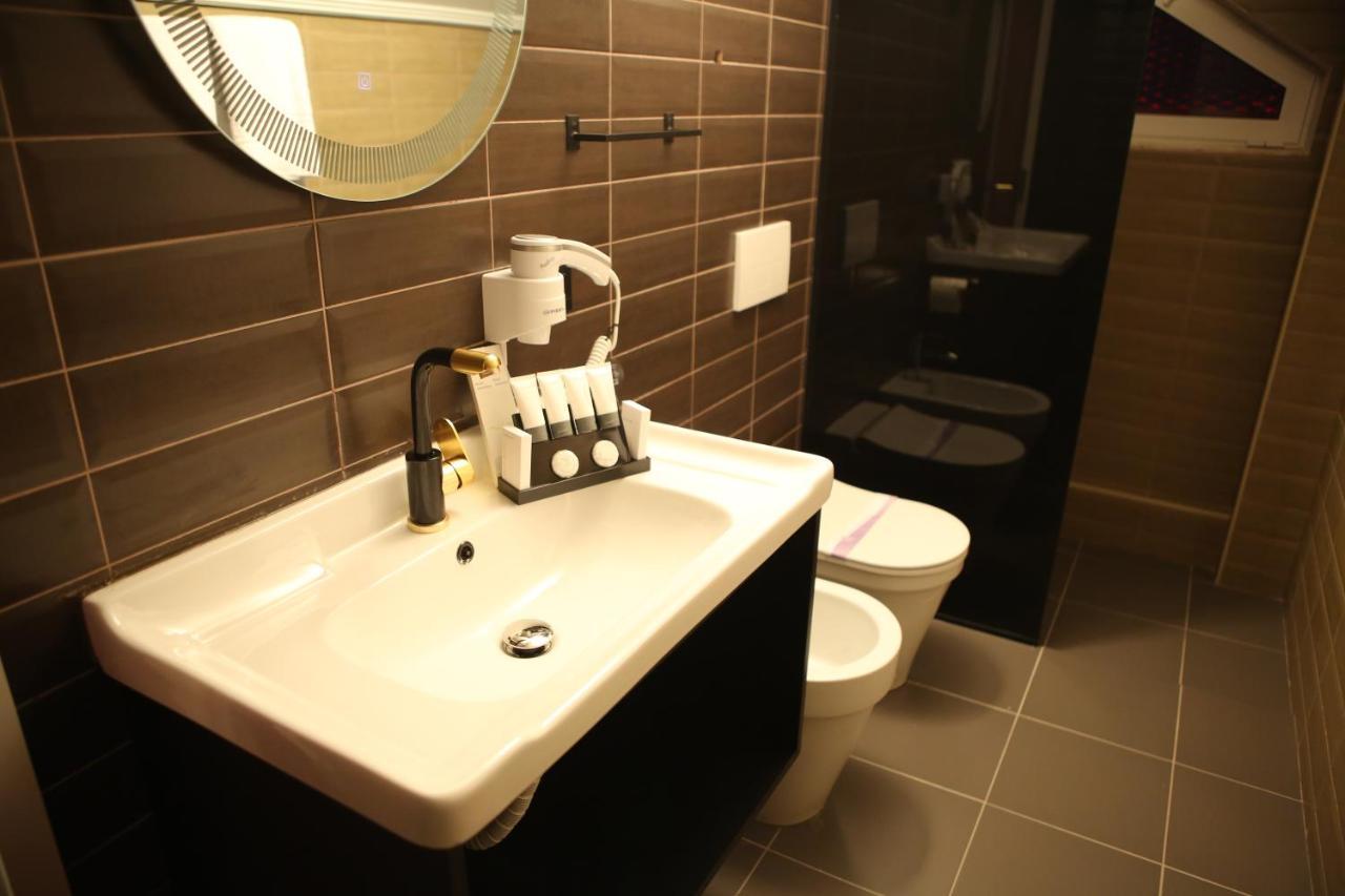 Dark Boutique Hotel Shkoze エクステリア 写真
