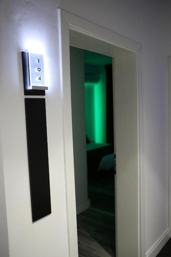 Dark Boutique Hotel Shkoze エクステリア 写真