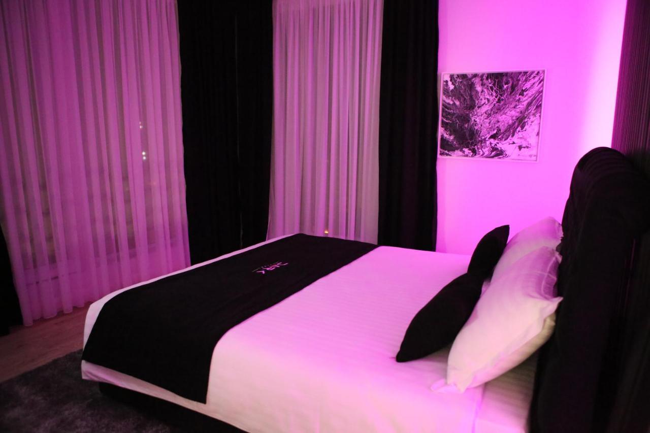 Dark Boutique Hotel Shkoze エクステリア 写真