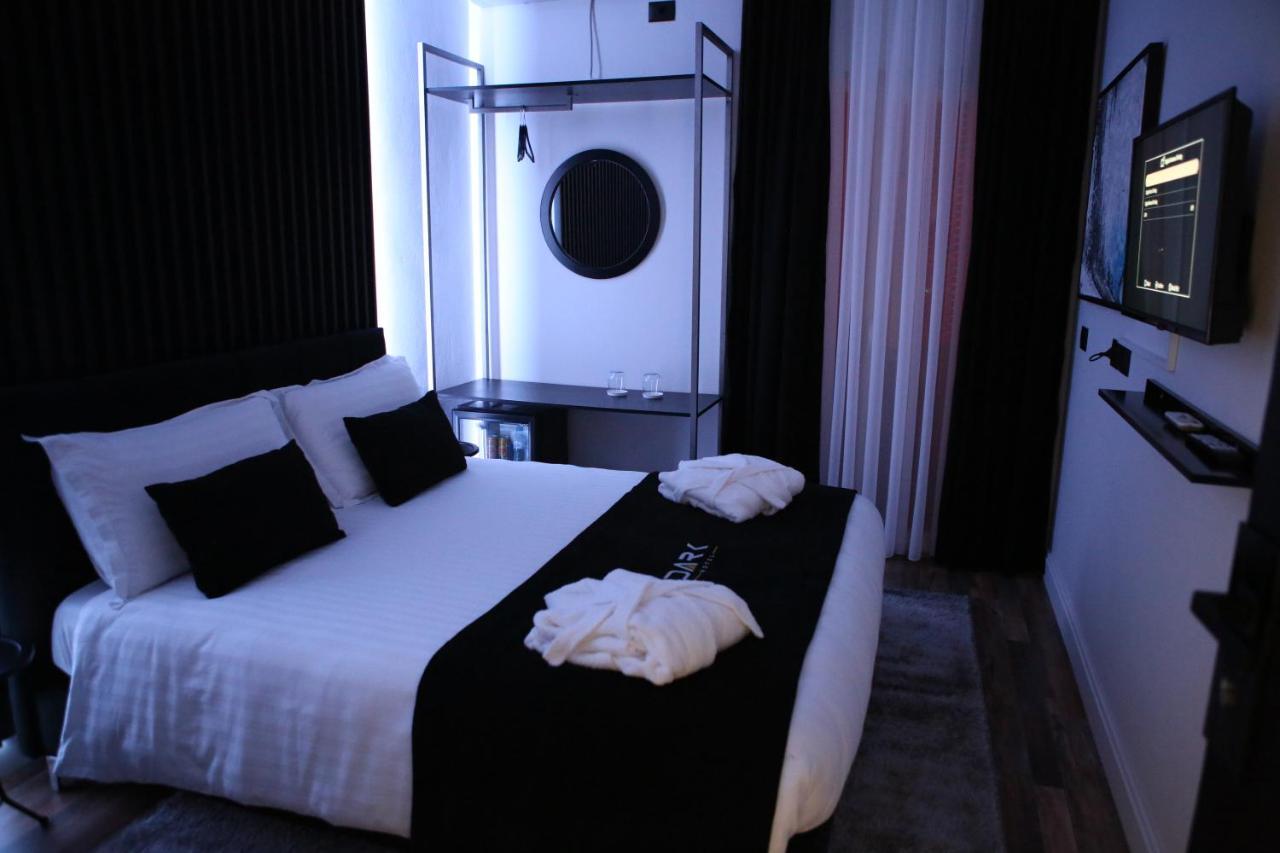 Dark Boutique Hotel Shkoze エクステリア 写真