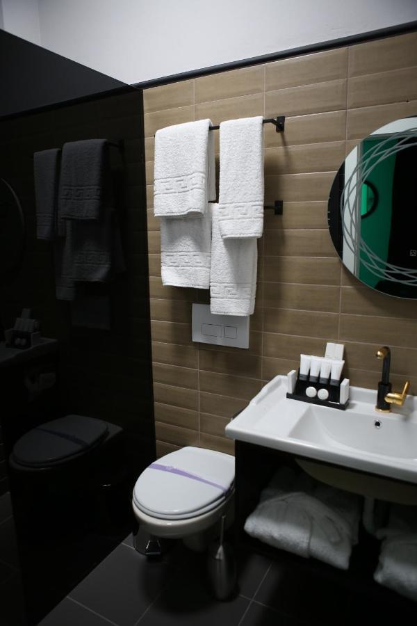 Dark Boutique Hotel Shkoze エクステリア 写真
