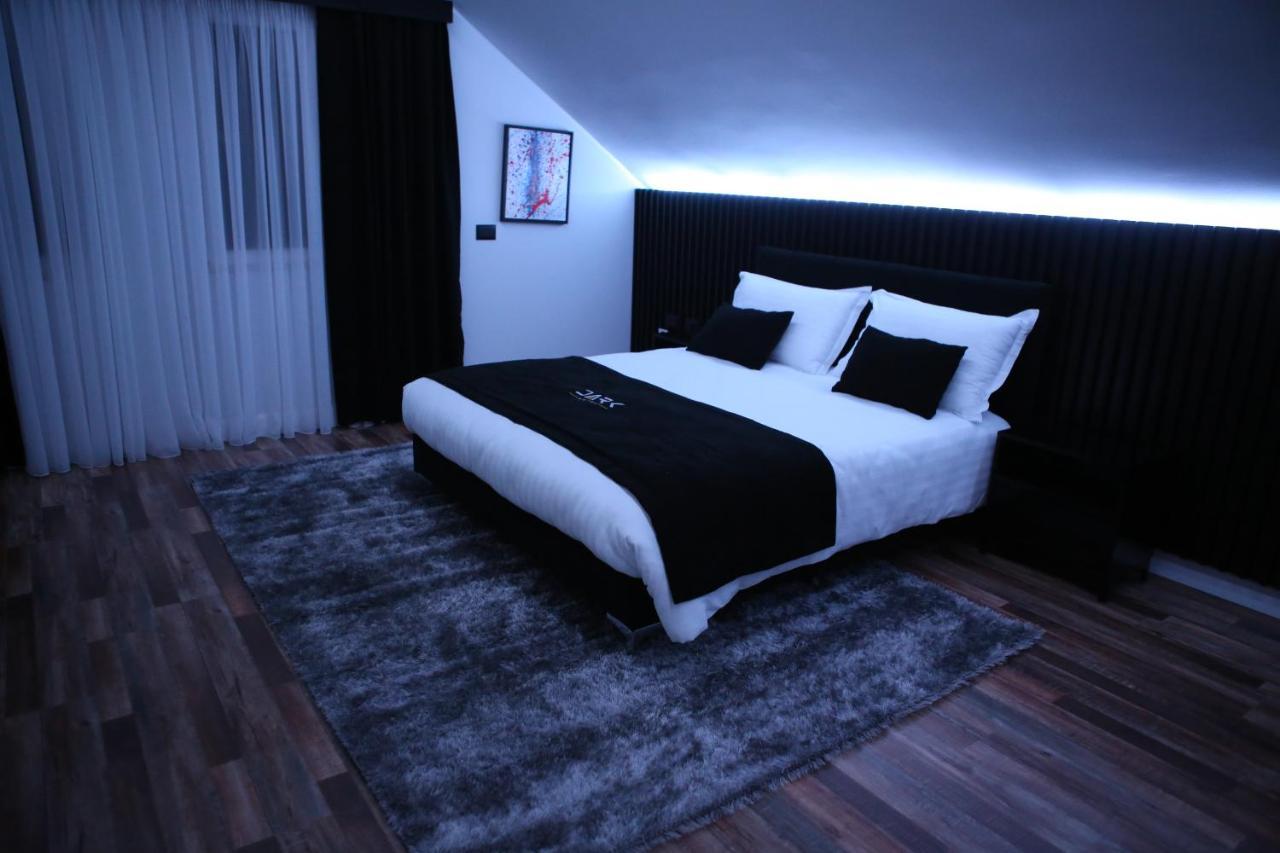 Dark Boutique Hotel Shkoze エクステリア 写真