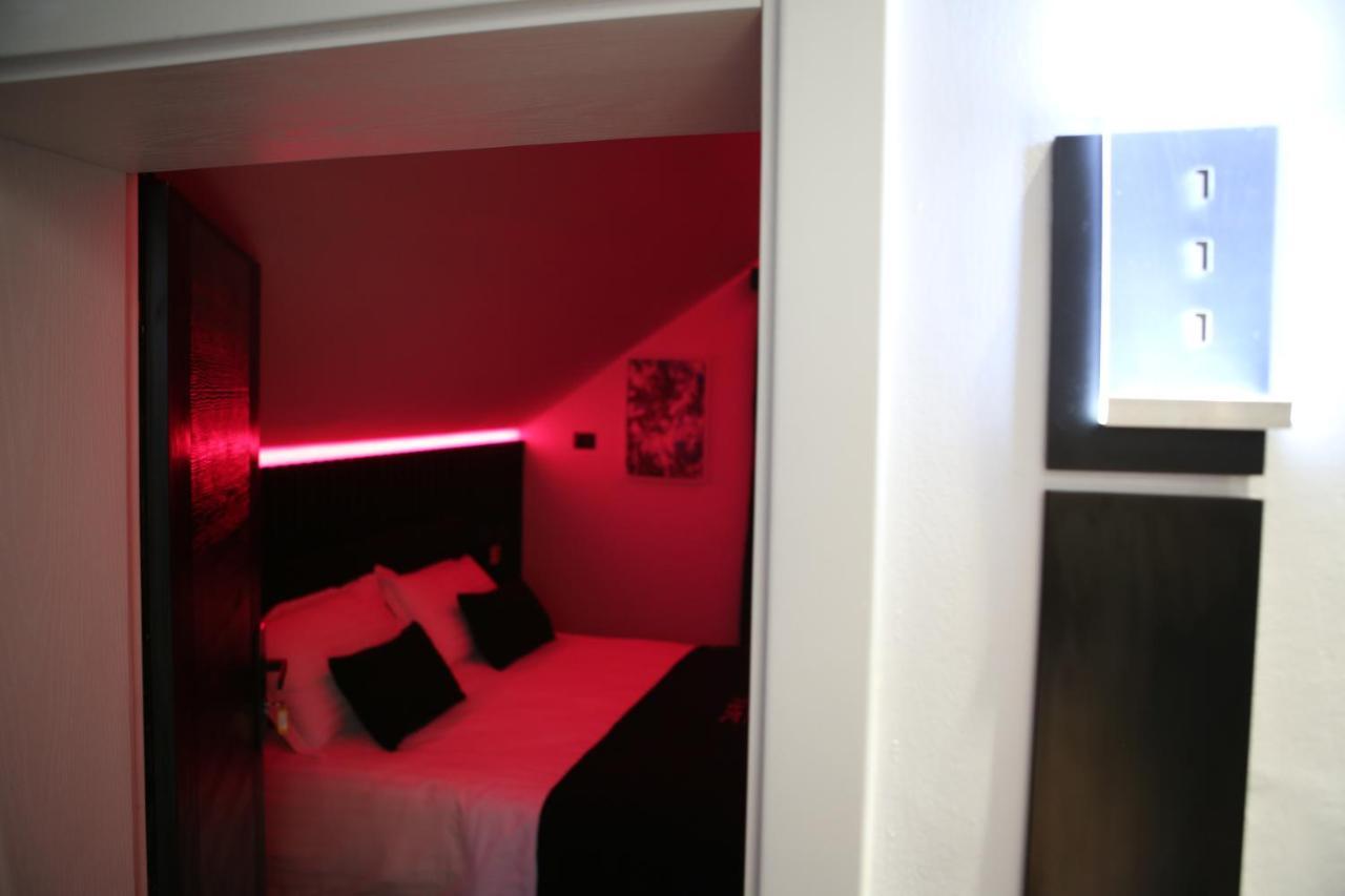 Dark Boutique Hotel Shkoze エクステリア 写真